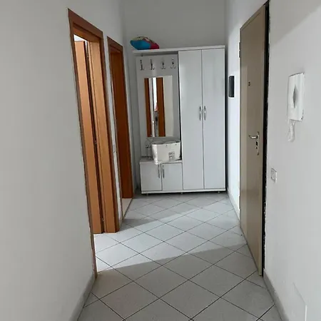 Konukevi Apartament Me Qera 1+1